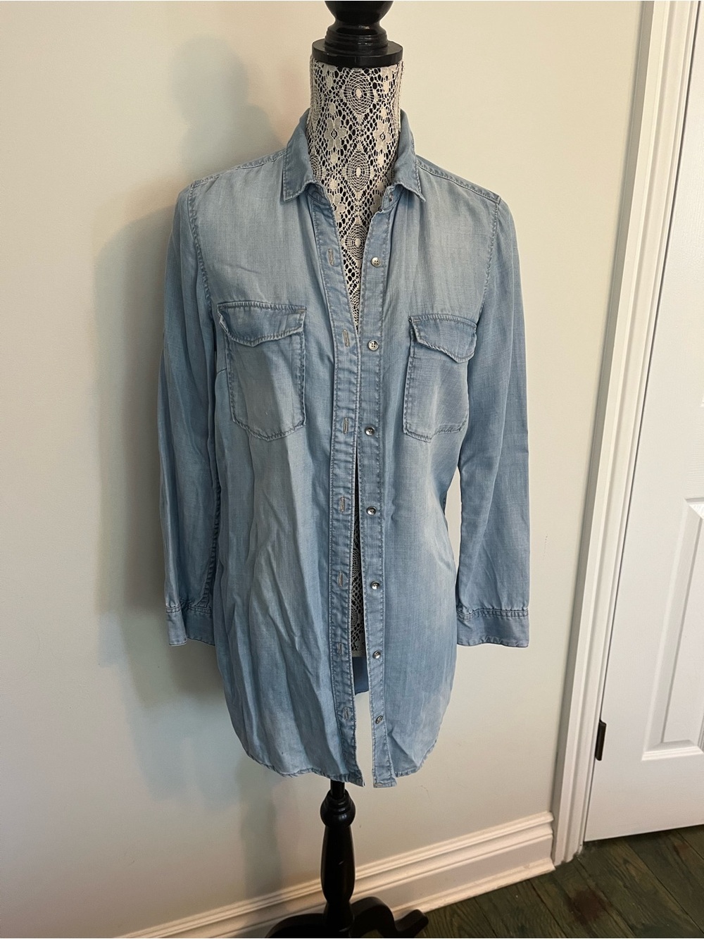 H&M Light Blue Denim Button-Down Shirt - Picture 2 of 5